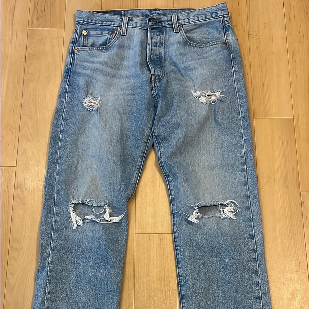 501 ‘93 Levi's 32x30 Distressed Jeans